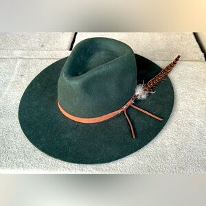 Buckle hat